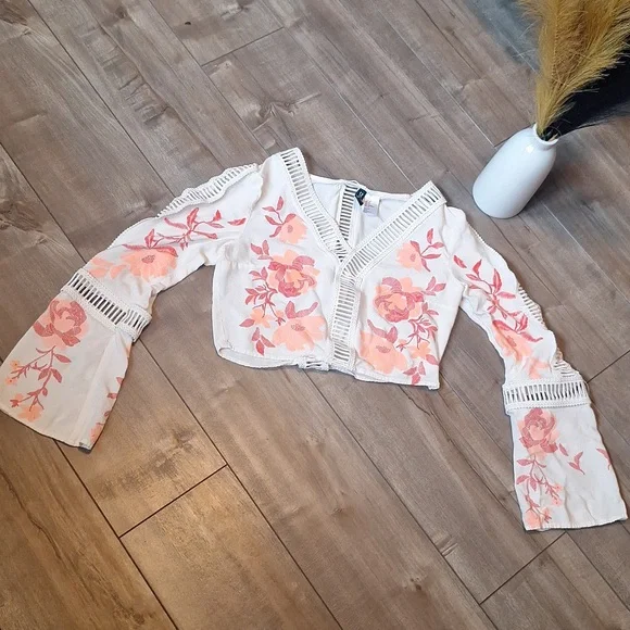 H&M Divided Crop Top - Picture 2 of 8